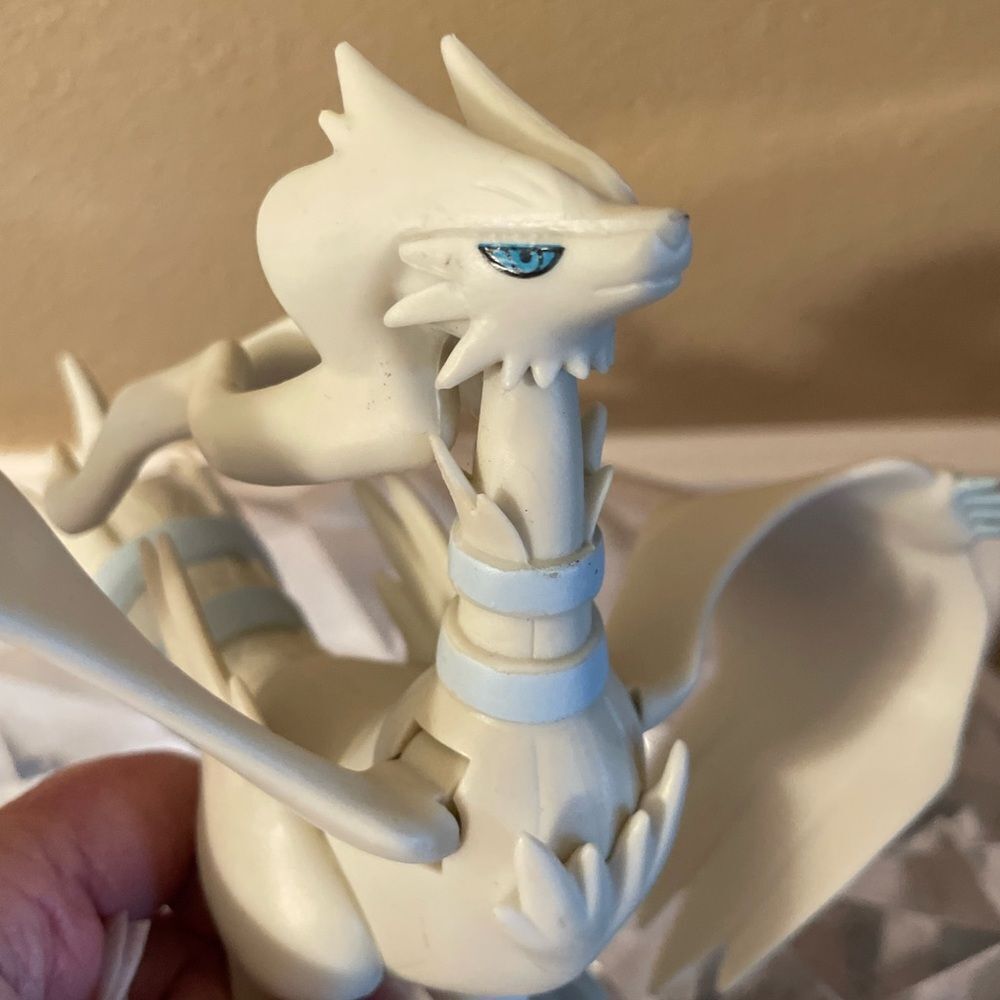 Pokemon White Dragon Figurine - Picture 12 of 15
